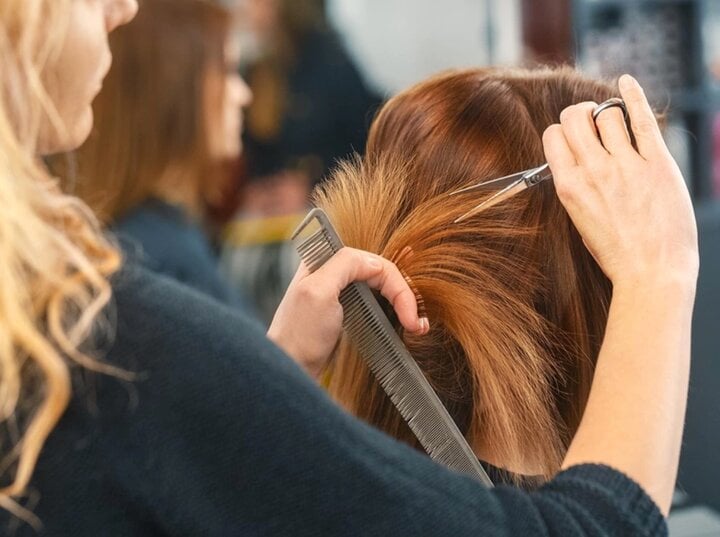 Theo quan niệm dân gian, cắt tóc vào các ngày tốt có thể mang lại may mắn, tài lộc và tinh thần sảng khoái.